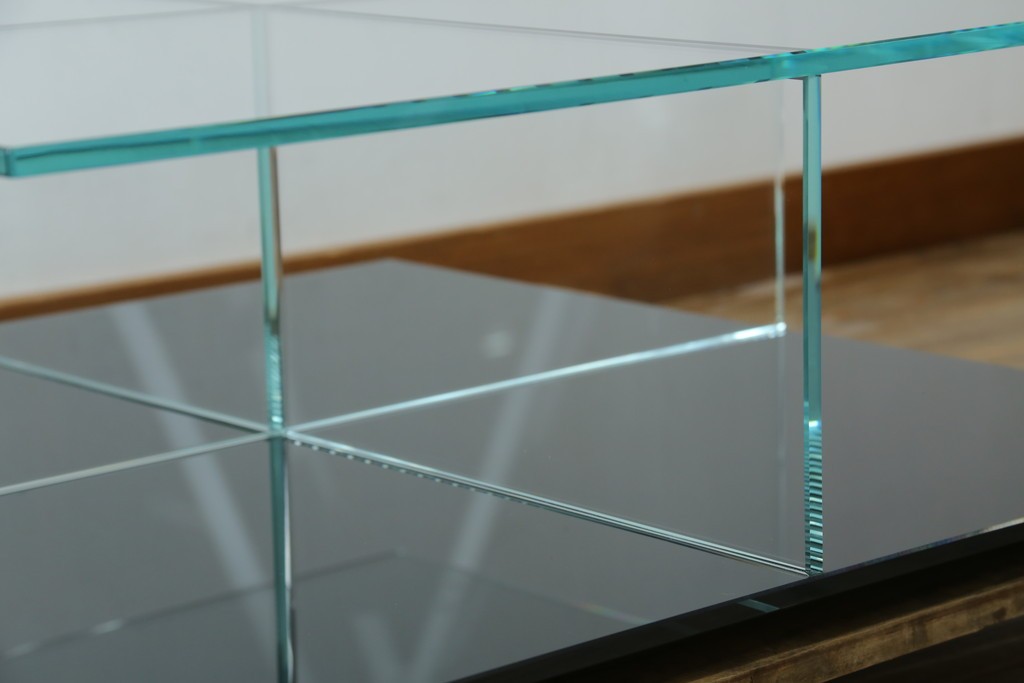 中古　美品　Cassina(カッシーナ)　269MEX(メックス)　空間に広がりと明るさをもたらすローテーブル　現行定価約40万円　(R-082603)