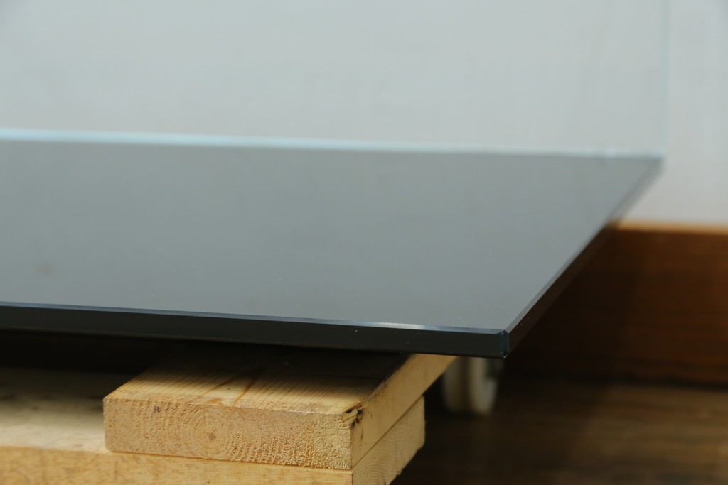 中古　美品　Cassina(カッシーナ)　269MEX(メックス)　機能性と美しさを兼ね備えたローテーブル　現行定価約28万円　(R-082604)