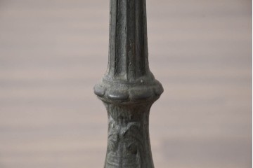 【簡易リペア限定品】　イギリスアンティーク　BUTTERWORTH & DICKINSON LTD BURNLEY　特大!!　幅280cm　トラフスタンド　時を経た質感と堅牢でありながら装飾美を兼ね備えた脚付き陳列棚　(R-082607)