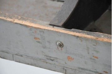 【簡易リペア限定品】　イギリスアンティーク　BUTTERWORTH & DICKINSON LTD BURNLEY　特大!!　幅280cm　トラフスタンド　時を経た質感と堅牢でありながら装飾美を兼ね備えた脚付き陳列棚　(R-082607)