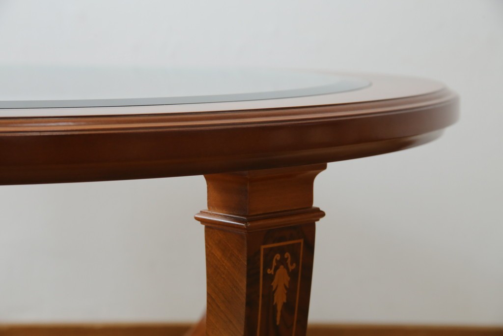 中古　イタリア　空間を格調高く演出する象嵌入りガラストップラウンドテーブル　(R-082609)