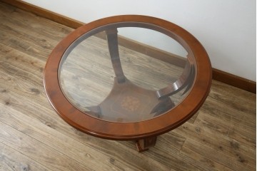 中古　イタリア　空間を格調高く演出する象嵌入りガラストップラウンドテーブル　(R-082609)