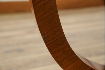 中古　イタリア　空間を格調高く演出する象嵌入りガラストップラウンドテーブル　(R-082609)