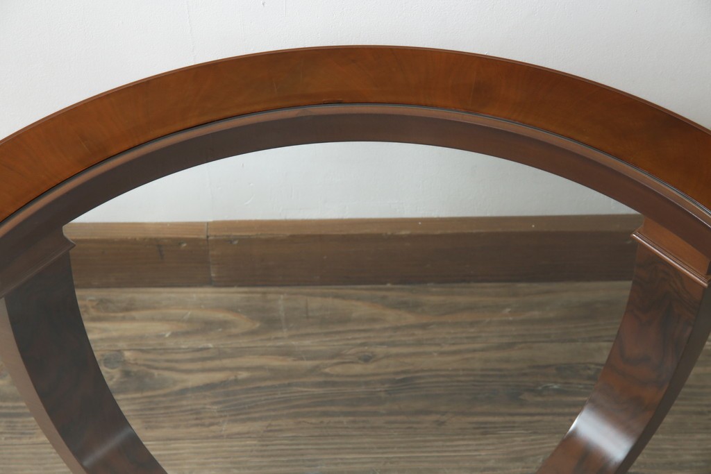 中古　イタリア　空間を格調高く演出する象嵌入りガラストップラウンドテーブル　(R-082609)