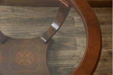 中古　イタリア　空間を格調高く演出する象嵌入りガラストップラウンドテーブル　(R-082609)