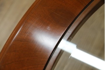 中古　イタリア　空間を格調高く演出する象嵌入りガラストップラウンドテーブル　(R-082609)