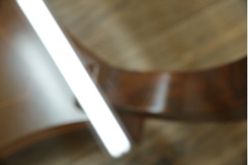 中古　イタリア　空間を格調高く演出する象嵌入りガラストップラウンドテーブル　(R-082609)