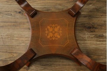 中古　イタリア　空間を格調高く演出する象嵌入りガラストップラウンドテーブル　(R-082609)