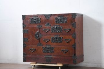 中古　美品!!　遠野民芸　職人手作り品　向鶴金具の立派な造りが目を惹く民芸箪笥(和タンス、収納箪笥、衣装箪笥、整理箪笥、引き出し、サイドチェスト)(R-082610)