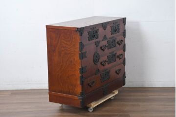 中古　美品!!　遠野民芸　職人手作り品　向鶴金具の立派な造りが目を惹く民芸箪笥(和タンス、収納箪笥、衣装箪笥、整理箪笥、引き出し、サイドチェスト)(R-082610)