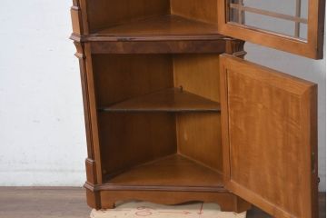 中古　イタリア　クラシカル美が宿るマーケットリー(象嵌細工)入りコーナーキャビネット(収納棚、戸棚、飾り棚)(R-082611)