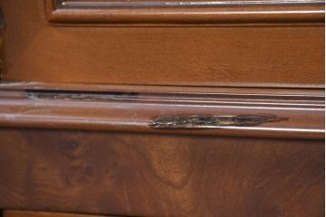 中古　イタリア　クラシカル美が宿るマーケットリー(象嵌細工)入りコーナーキャビネット(収納棚、戸棚、飾り棚)(R-082611)