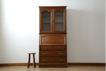 中古　美品!!　北海道旭川 近藤工芸　Solid Furniture OAK (ソリッドファニチャー オーク)　オーク材　クラシカルで上品な佇まいのビューローブックケース(ライティングビューロー、簿記机、本箱、本棚、飾り棚、収納棚、戸棚、ワークデスク、在宅用、在宅ワーク用)(R-082612)