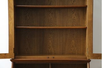 中古　美品!!　北海道旭川 近藤工芸　Solid Furniture OAK (ソリッドファニチャー オーク)　オーク材　クラシカルで上品な佇まいのビューローブックケース(ライティングビューロー、簿記机、本箱、本棚、飾り棚、収納棚、戸棚、ワークデスク、在宅用、在宅ワーク用)(R-082612)