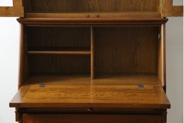 中古　美品!!　北海道旭川 近藤工芸　Solid Furniture OAK (ソリッドファニチャー オーク)　オーク材　クラシカルで上品な佇まいのビューローブックケース(ライティングビューロー、簿記机、本箱、本棚、飾り棚、収納棚、戸棚、ワークデスク、在宅用、在宅ワーク用)(R-082612)