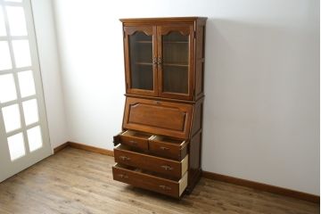 中古　美品!!　北海道旭川 近藤工芸　Solid Furniture OAK (ソリッドファニチャー オーク)　オーク材　クラシカルで上品な佇まいのビューローブックケース(ライティングビューロー、簿記机、本箱、本棚、飾り棚、収納棚、戸棚、ワークデスク、在宅用、在宅ワーク用)(R-082612)