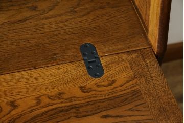 中古　美品!!　北海道旭川 近藤工芸　Solid Furniture OAK (ソリッドファニチャー オーク)　オーク材　クラシカルで上品な佇まいのビューローブックケース(ライティングビューロー、簿記机、本箱、本棚、飾り棚、収納棚、戸棚、ワークデスク、在宅用、在宅ワーク用)(R-082612)