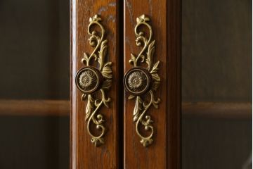 中古　美品!!　北海道旭川 近藤工芸　Solid Furniture OAK (ソリッドファニチャー オーク)　オーク材　クラシカルで上品な佇まいのビューローブックケース(ライティングビューロー、簿記机、本箱、本棚、飾り棚、収納棚、戸棚、ワークデスク、在宅用、在宅ワーク用)(R-082612)