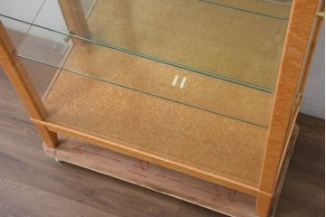 中古　松創(MATSUSO・マツソウ)　希少なバーズアイメープルを使用したミラーバックのディスプレイラック(戸棚、収納棚、ガラスケース、ショーケース、キュリオケース、飾り棚、陳列棚、シェルフ、店舗什器)(R-082614)