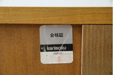 中古　美品　カリモク家具(karimoku)　可愛い脚と陶板がアクセントのアンティーク調カントリーキャビネット(サイドボード、サイドキャビネット、収納棚、戸棚)(R-082615)
