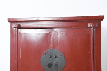 アジアンビンテージ　中国古典様式　丸金具装飾と美しい彫刻の朱色キャビネット(収納棚、戸棚、店舗什器、ヴィンテージ)(R-082616)