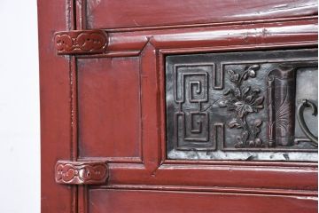 アジアンビンテージ　中国古典様式　丸金具装飾と美しい彫刻の朱色キャビネット(収納棚、戸棚、店舗什器、ヴィンテージ)(R-082616)