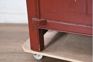 アジアンビンテージ　中国古典様式　丸金具装飾と美しい彫刻の朱色キャビネット(収納棚、戸棚、店舗什器、ヴィンテージ)(R-082616)