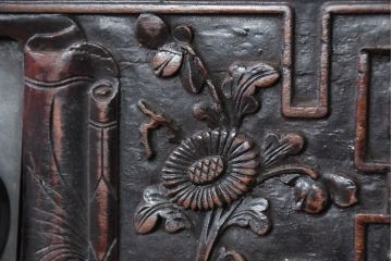 アジアンビンテージ　中国古典様式　丸金具装飾と美しい彫刻の朱色キャビネット(収納棚、戸棚、店舗什器、ヴィンテージ)(R-082616)