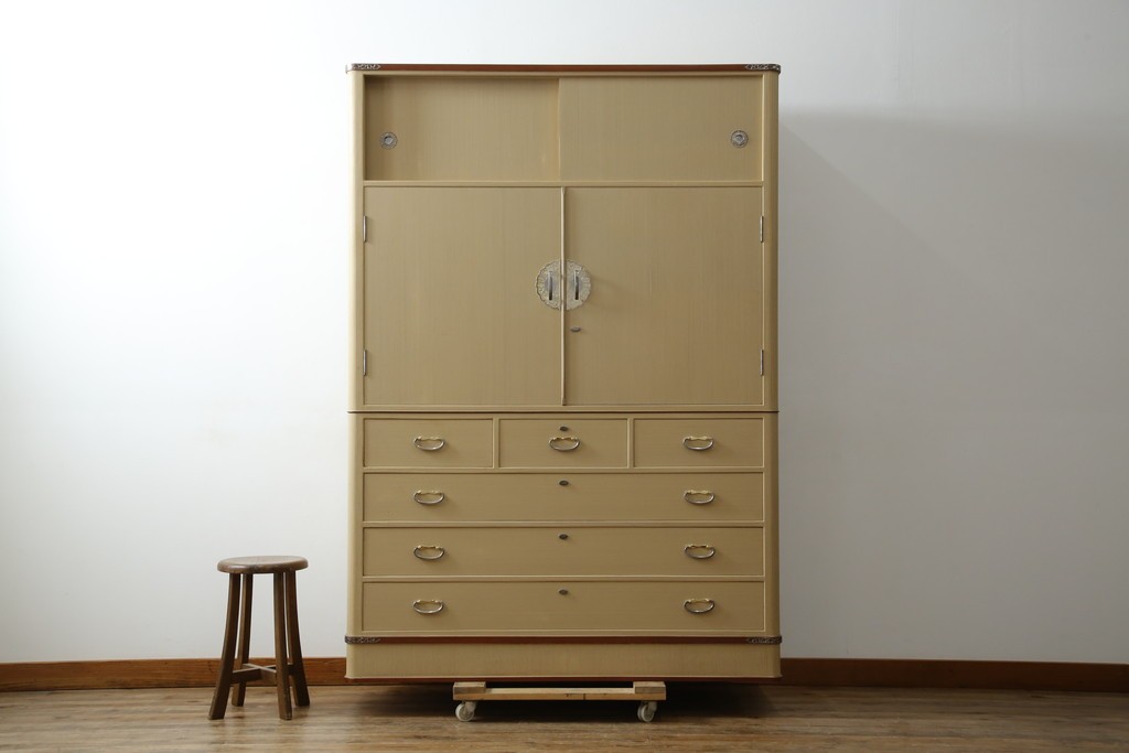 中古　美品　衣装盆付き　桑材のアクセントが美しい気品漂う桐箪笥　定価約170万円　(R-082619)