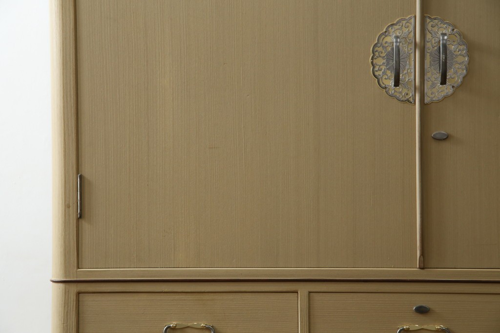 中古　美品　衣装盆付き　桑材のアクセントが美しい気品漂う桐箪笥　定価約170万円　(R-082619)