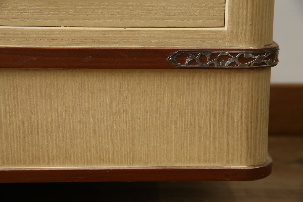 中古　美品　衣装盆付き　桑材のアクセントが美しい気品漂う桐箪笥　定価約170万円　(R-082619)