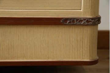 中古　美品　衣装盆付き　桑材のアクセントが美しい気品漂う桐箪笥　定価約170万円　(R-082619)