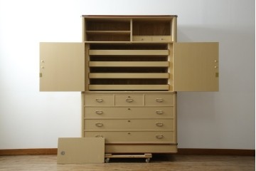 中古　美品　衣装盆付き　桑材のアクセントが美しい気品漂う桐箪笥　定価約170万円　(R-082619)