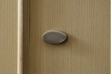 中古　美品　衣装盆付き　桑材のアクセントが美しい気品漂う桐箪笥　定価約170万円　(R-082619)