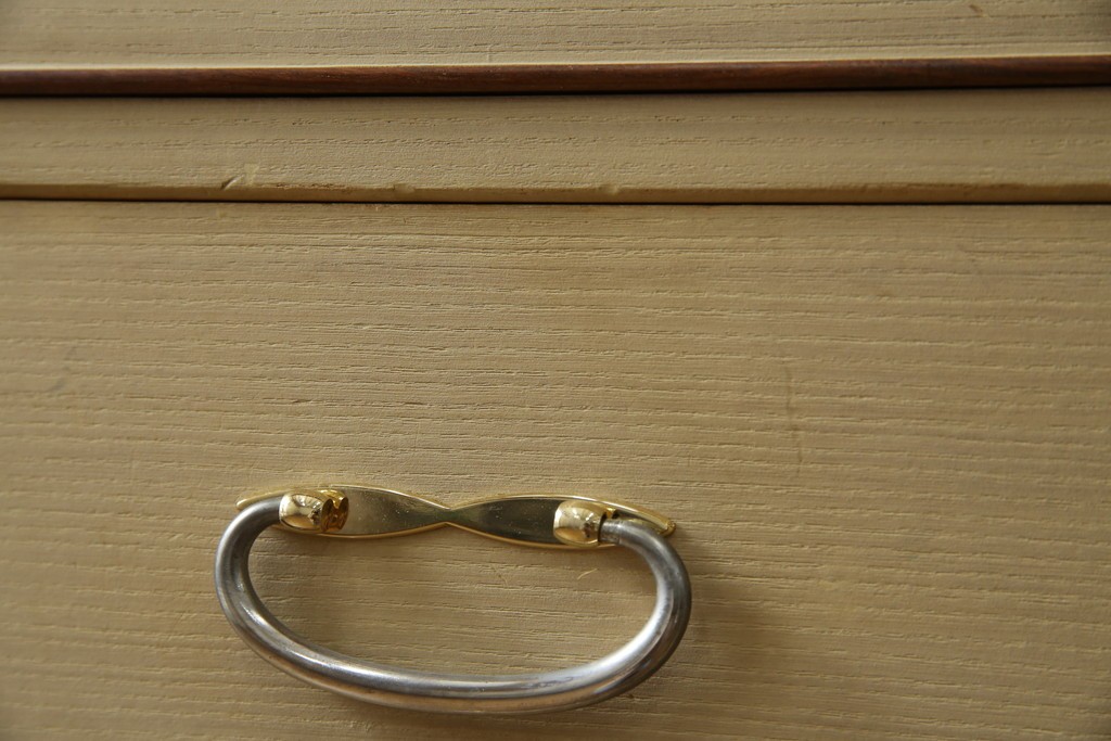 中古　美品　衣装盆付き　桑材のアクセントが美しい気品漂う桐箪笥　定価約170万円　(R-082619)