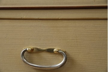 中古　美品　衣装盆付き　桑材のアクセントが美しい気品漂う桐箪笥　定価約170万円　(R-082619)