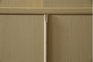 中古　美品　衣装盆付き　桑材のアクセントが美しい気品漂う桐箪笥　定価約170万円　(R-082619)