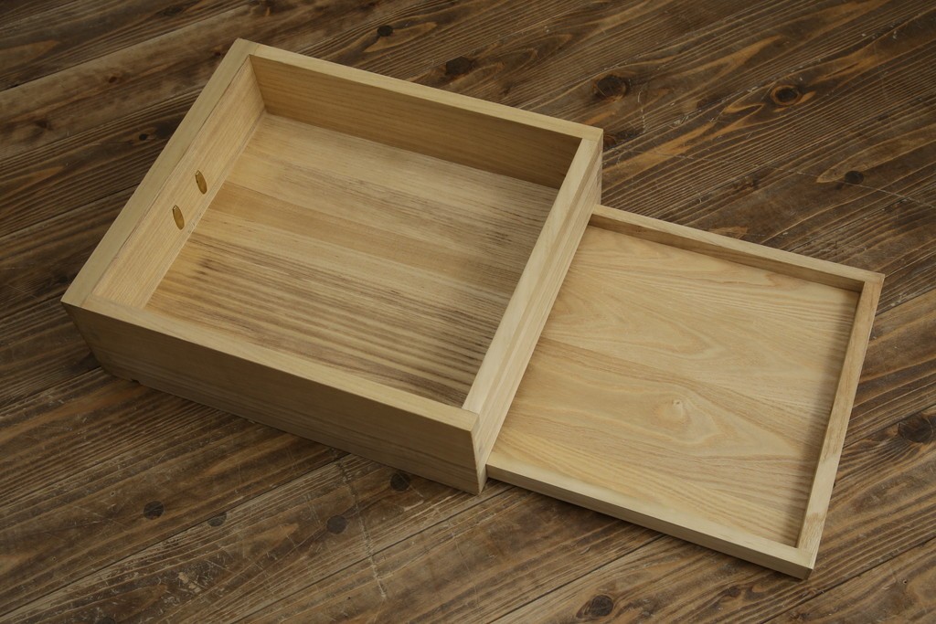 中古　美品　衣装盆付き　桑材のアクセントが美しい気品漂う桐箪笥　定価約170万円　(R-082619)