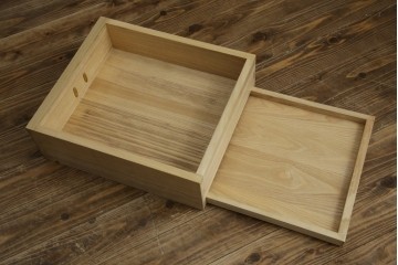 中古　美品　衣装盆付き　桑材のアクセントが美しい気品漂う桐箪笥　定価約170万円　(R-082619)