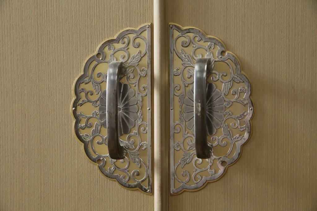 中古　美品　衣装盆付き　桑材のアクセントが美しい気品漂う桐箪笥　定価約170万円　(R-082619)