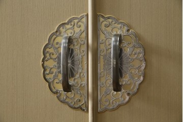 中古　美品　衣装盆付き　桑材のアクセントが美しい気品漂う桐箪笥　定価約170万円　(R-082619)