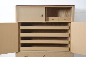中古　美品　衣装盆付き　桑材のアクセントが美しい気品漂う桐箪笥(桐たんす、衣装箪笥、収納箪笥、着物箪笥、引き出し、和タンス、チェスト、バラ売り可能)(定価約170万円)(R-082619)