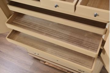 中古　美品　衣装盆付き　桑材のアクセントが美しい気品漂う桐箪笥(桐たんす、衣装箪笥、収納箪笥、着物箪笥、引き出し、和タンス、チェスト、バラ売り可能)(定価約170万円)(R-082619)