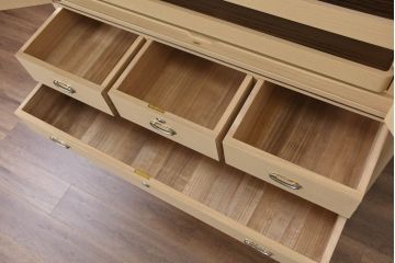 中古　美品　衣装盆付き　桑材のアクセントが美しい気品漂う桐箪笥(桐たんす、衣装箪笥、収納箪笥、着物箪笥、引き出し、和タンス、チェスト、バラ売り可能)(定価約170万円)(R-082619)