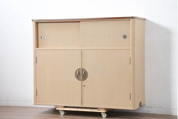 中古　美品　衣装盆付き　桑材のアクセントが美しい気品漂う桐箪笥・上段(桐たんす、衣装箪笥、収納箪笥、着物箪笥、和タンス、サイドボード、サイドキャビネット)(R-082620)