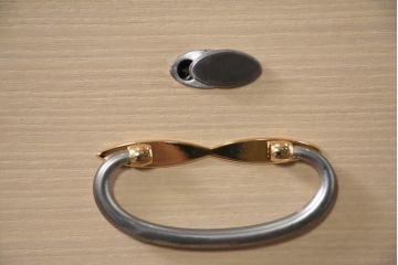 中古　美品　桑材のアクセントが美しい気品漂う桐箪笥・下段(桐たんす、衣装箪笥、収納箪笥、整理箪笥、和タンス、サイドチェスト、引き出し)(R-082621)