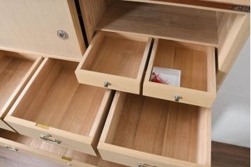 中古　美品　桑材のアクセントが映える上品な桐箪笥(桐たんす、衣装箪笥、収納箪笥、整理箪笥、引き出し、和タンス、チェスト、バラ売り可能)(R-082625)