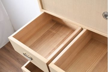 中古　美品　桑材のアクセントが映える上品な桐箪笥(桐たんす、衣装箪笥、収納箪笥、整理箪笥、引き出し、和タンス、チェスト、バラ売り可能)(R-082625)