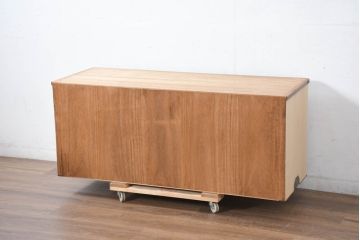 中古　美品　桑材のアクセントと金具が上品な桐箪笥・上段(桐たんす、収納箪笥、和タンス、収納棚、戸棚、ローボード、テレビボード、TVボード、テレビ台、TV台)(R-082626)