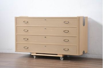 中古　美品　桑材のアクセントと金具が上品な桐箪笥・中段(桐たんす、衣装箪笥、収納箪笥、和タンス、サイドボード、サイドチェスト、ローチェスト、引き出し)(R-082627)